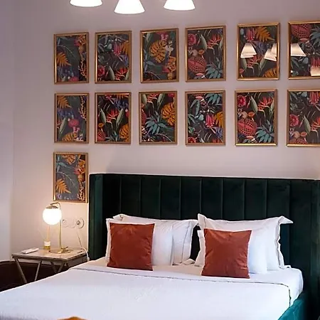 145 Townhouse Hotel *