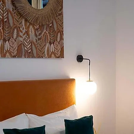 Hotel 145 Townhouse *