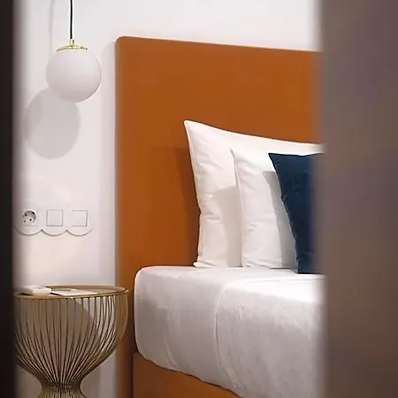 145 Townhouse Hotel